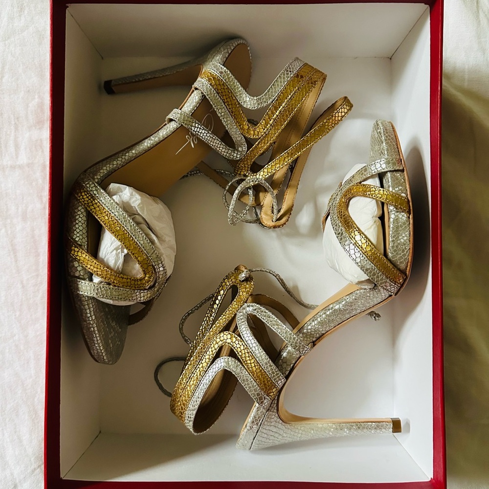 NIB Goddess Giada Metallic Heel